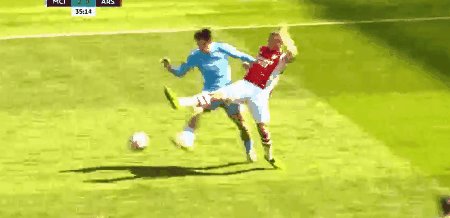 1630152497272062685.gif manc ars 7.gif